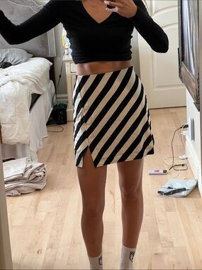 H&M Black & Cream Diagonal Stripe Mini Skirt